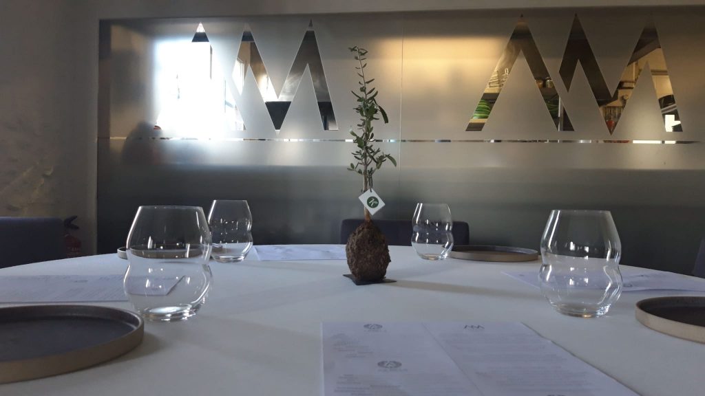 Keio Jardins_ Kokedamas de Keio Jardins para el restaurante L'Antic Molí