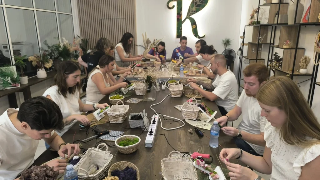 taller de lletres florals per a comiat solters amb amics a tortosa
